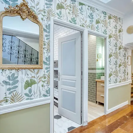 アパート Elegant Triplex In - Ideal For 10 - Aircon パリ