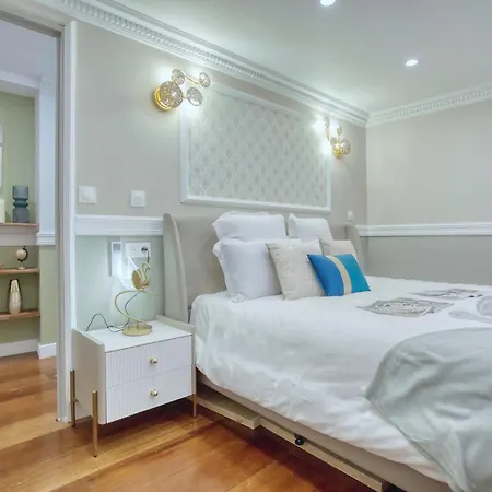 Elegant Triplex In - Ideal For 10 - Aircon Apartment