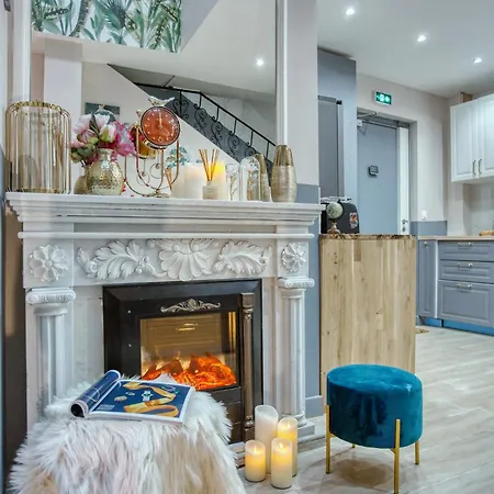 Elegant Triplex In - Ideal For 10 - Aircon Apartment *