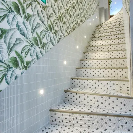 Elegant Triplex In - Ideal For 10 - Aircon *