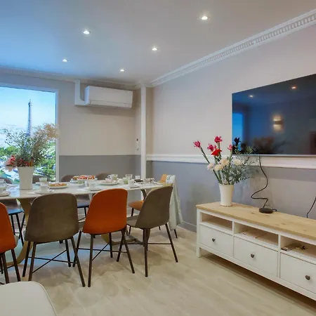 Elegant Triplex In - Ideal For 10 - Aircon *