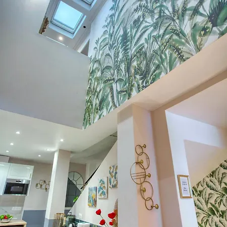 Elegant Triplex In - Ideal For 10 - Aircon Apartment *