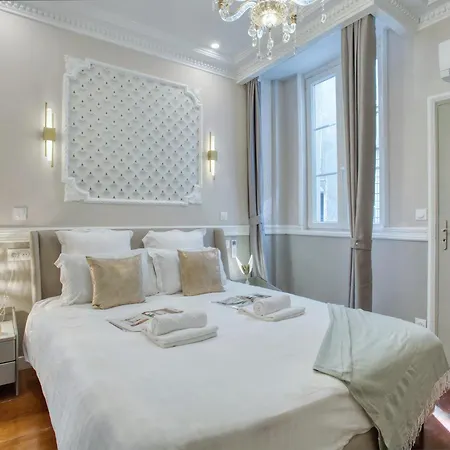Elegant Triplex In - Ideal For 10 - Aircon Apartment *