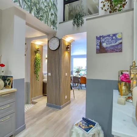 Elegant Triplex In - Ideal For 10 - Aircon 파리