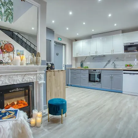 דירה Elegant Triplex In - Ideal For 10 - Aircon