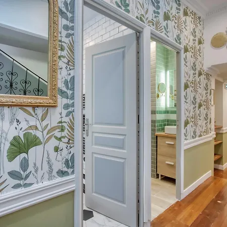 Elegant Triplex In - Ideal For 10 - Aircon